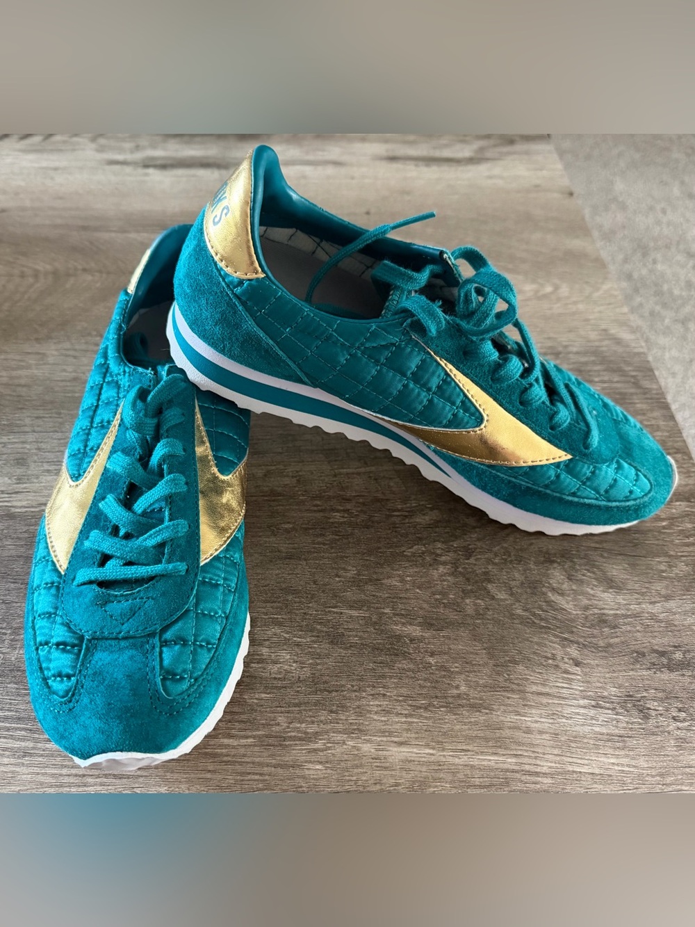 Brooks Sneakers Womens 8 Green Quilted Gold Accent Lace Up Retro Running Shoes